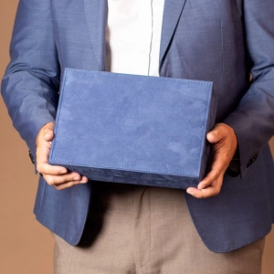 CAIXA PARA BEBIDAS E RELÓGIOS